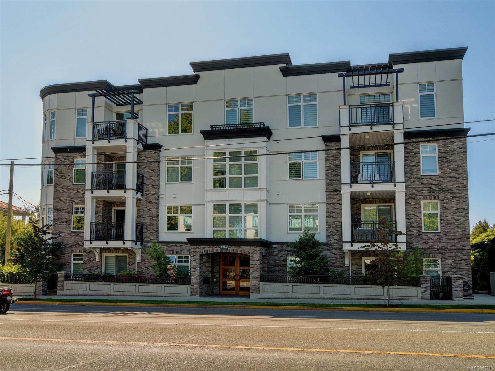 205 1765 Oak Bay Avenue, Victoria, BC, V8S 3Z5 852219 Deedrie Ballard