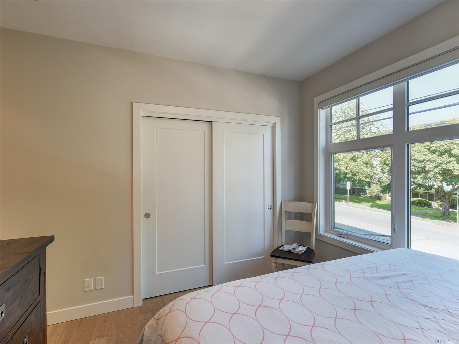 205 1765 Oak Bay Avenue, Victoria, BC, V8S 3Z5 852219 Deedrie Ballard