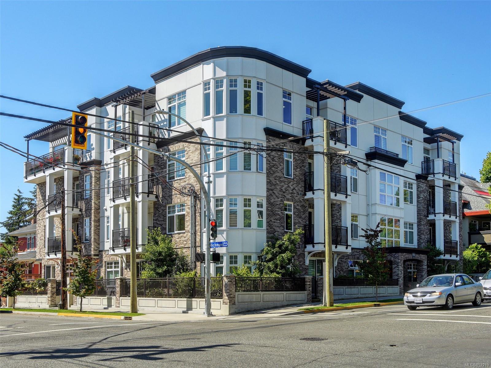 205 1765 Oak Bay Avenue, Victoria, BC, V8S 3Z5 852219 Deedrie Ballard