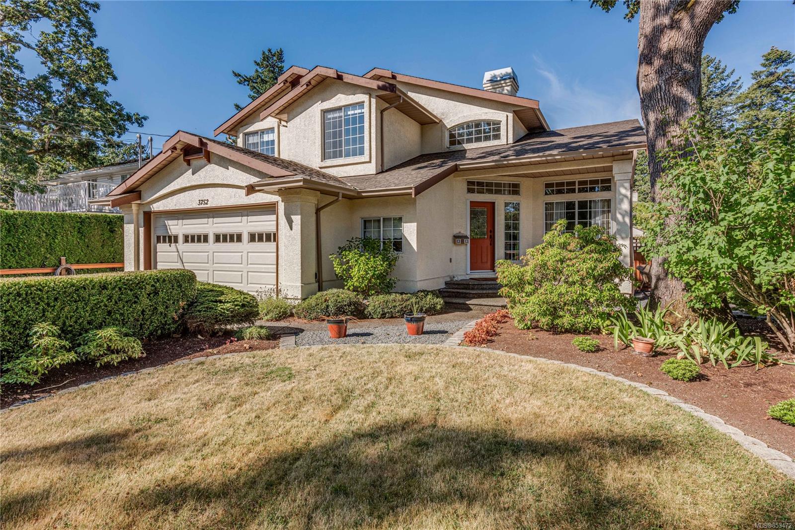 3752 Ascot Drive, Saanich, BC, V8P 3S1 853472 Jaret Andrews Personal Real Estate Corporation