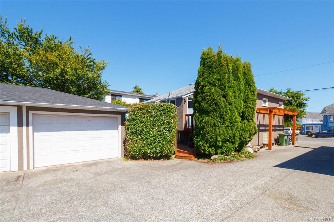 A, 3002 Cedar Hill Road, Victoria, BC, V8T 3J3 853913 The House