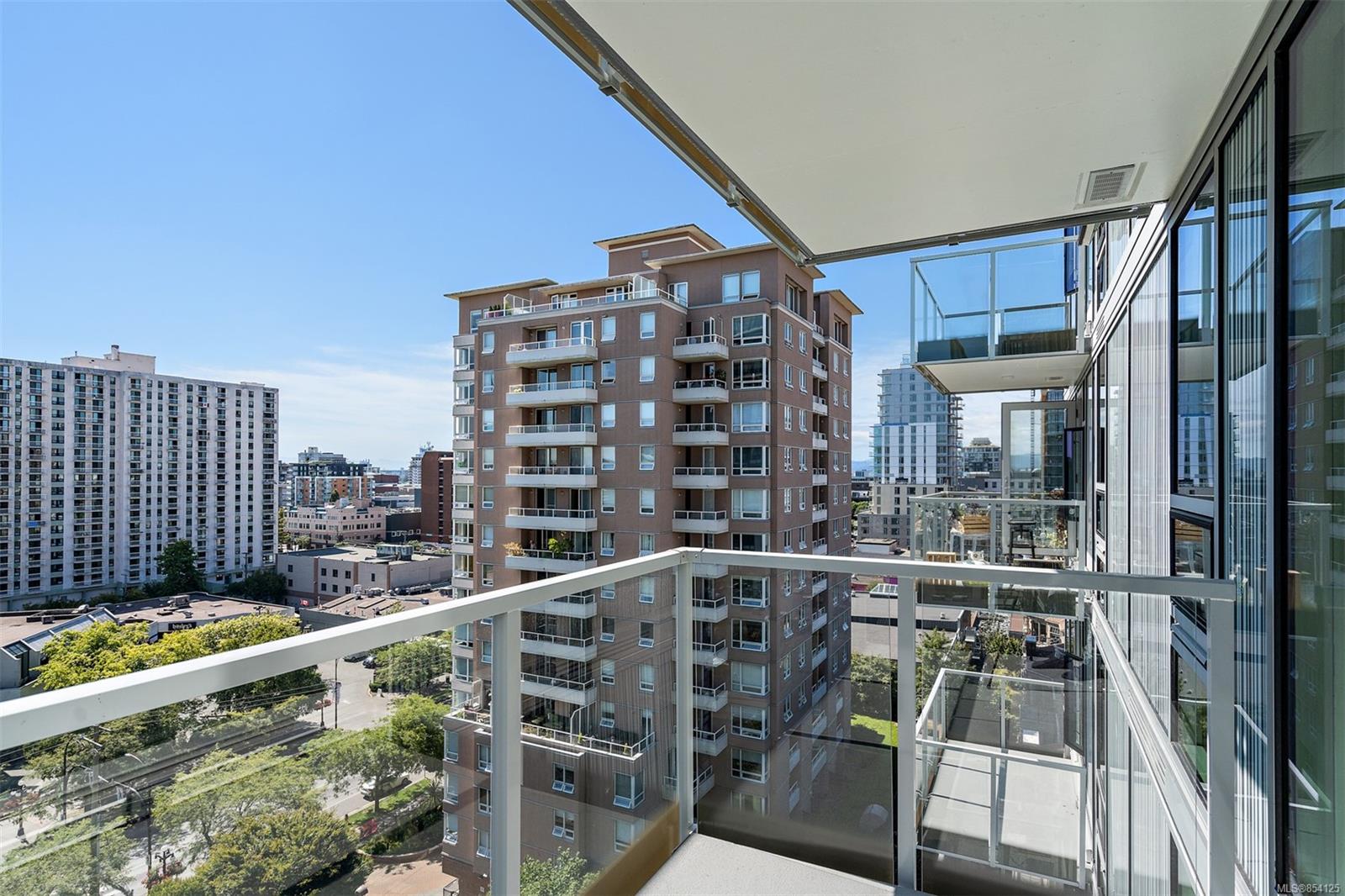 901 989 Johnson Street, Victoria, BC, V8V 0E3 854125 Marten Homes Real Estate PREC