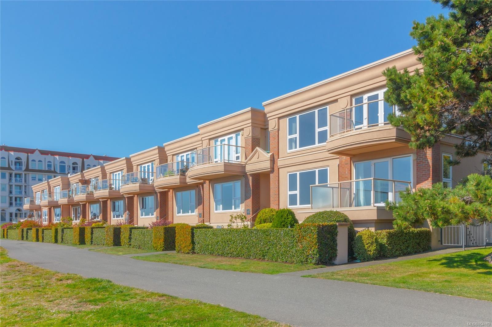 111 75 Songhees Road, Victoria, BC, V9A 7M5 854182 The House