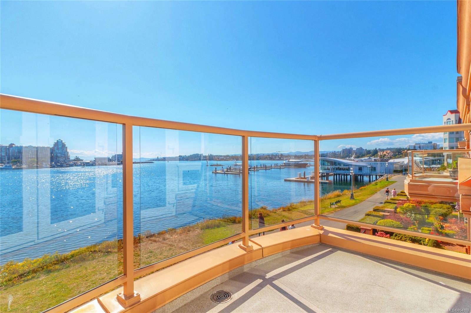 111 75 Songhees Road, Victoria, BC, V9A 7M5 854182 The House