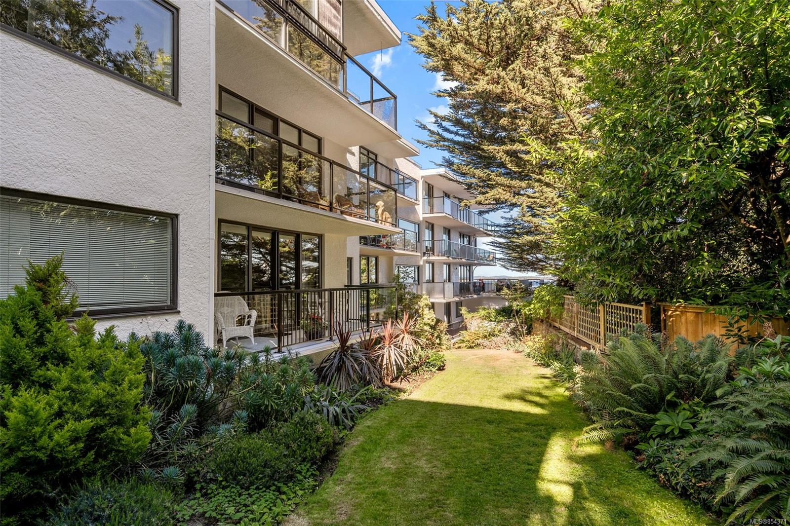 502 1159 Beach Drive, Oak Bay, BC, V8S 2N2 854371 David Brown