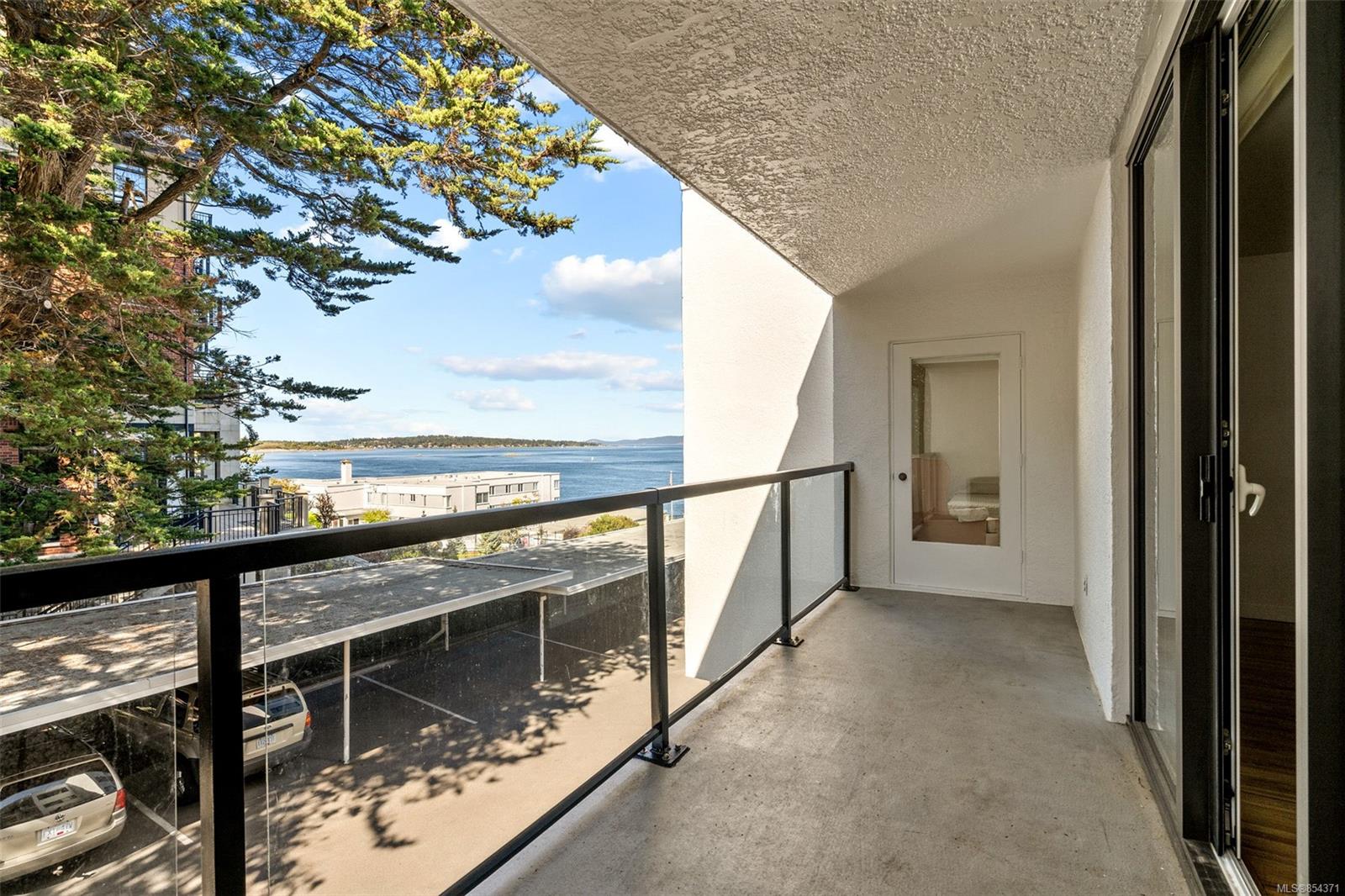 502 1159 Beach Drive, Oak Bay, BC, V8S 2N2 854371 David Brown