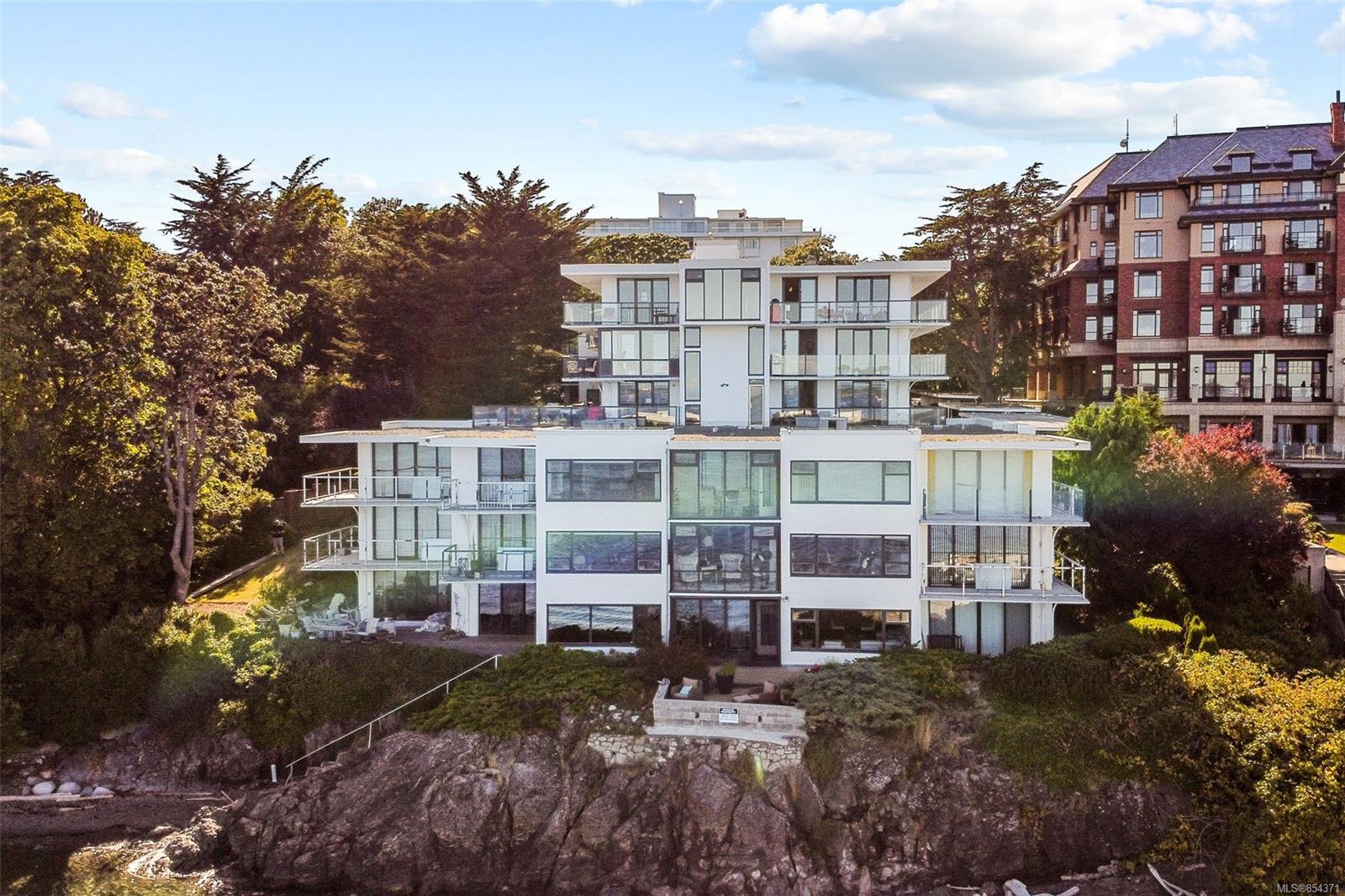 502 1159 Beach Drive, Oak Bay, BC, V8S 2N2 854371 David Brown