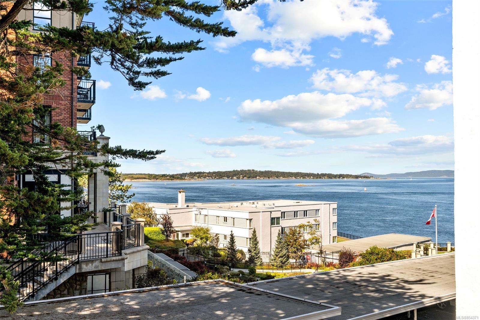 502 1159 Beach Drive, Oak Bay, BC, V8S 2N2 854371 David Brown