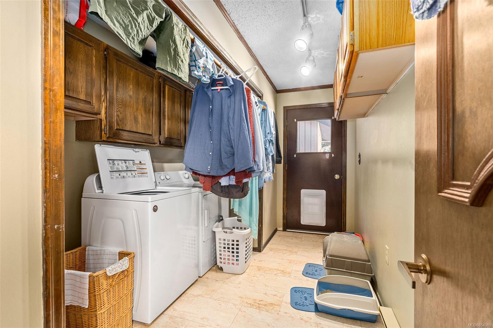 1679 Stuart Park Terrace, North Saanich, BC, V8L 4N4 854389