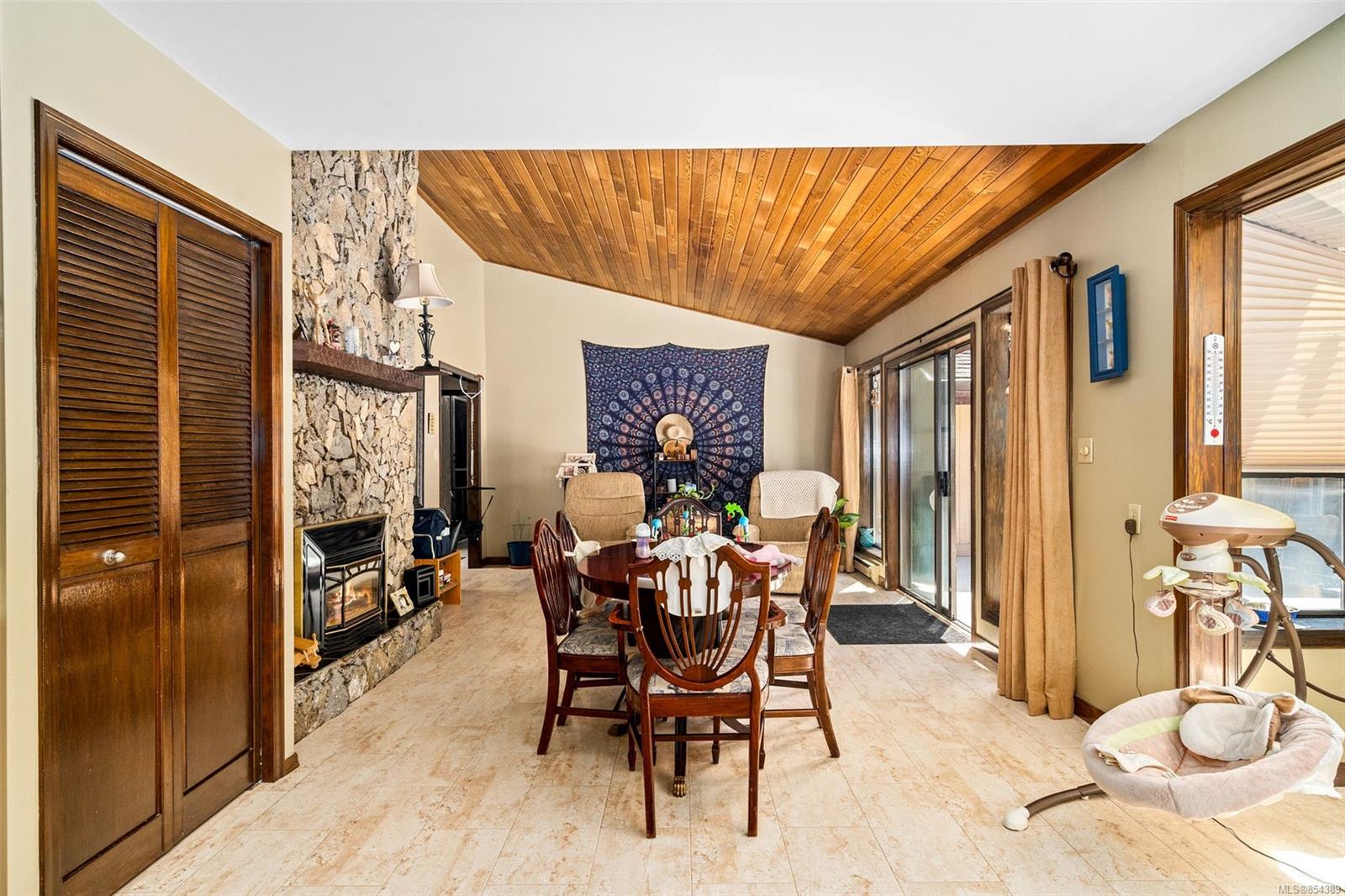 1679 Stuart Park Terrace, North Saanich, BC, V8L 4N4 854389