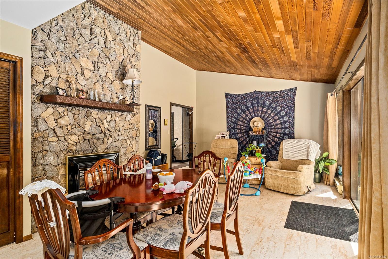 1679 Stuart Park Terrace, North Saanich, BC, V8L 4N4 854389