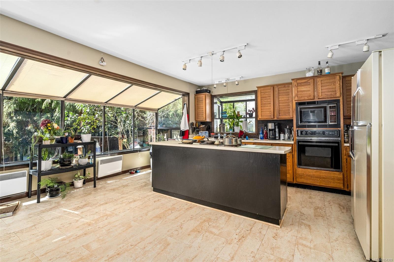 1679 Stuart Park Terrace, North Saanich, BC, V8L 4N4 854389