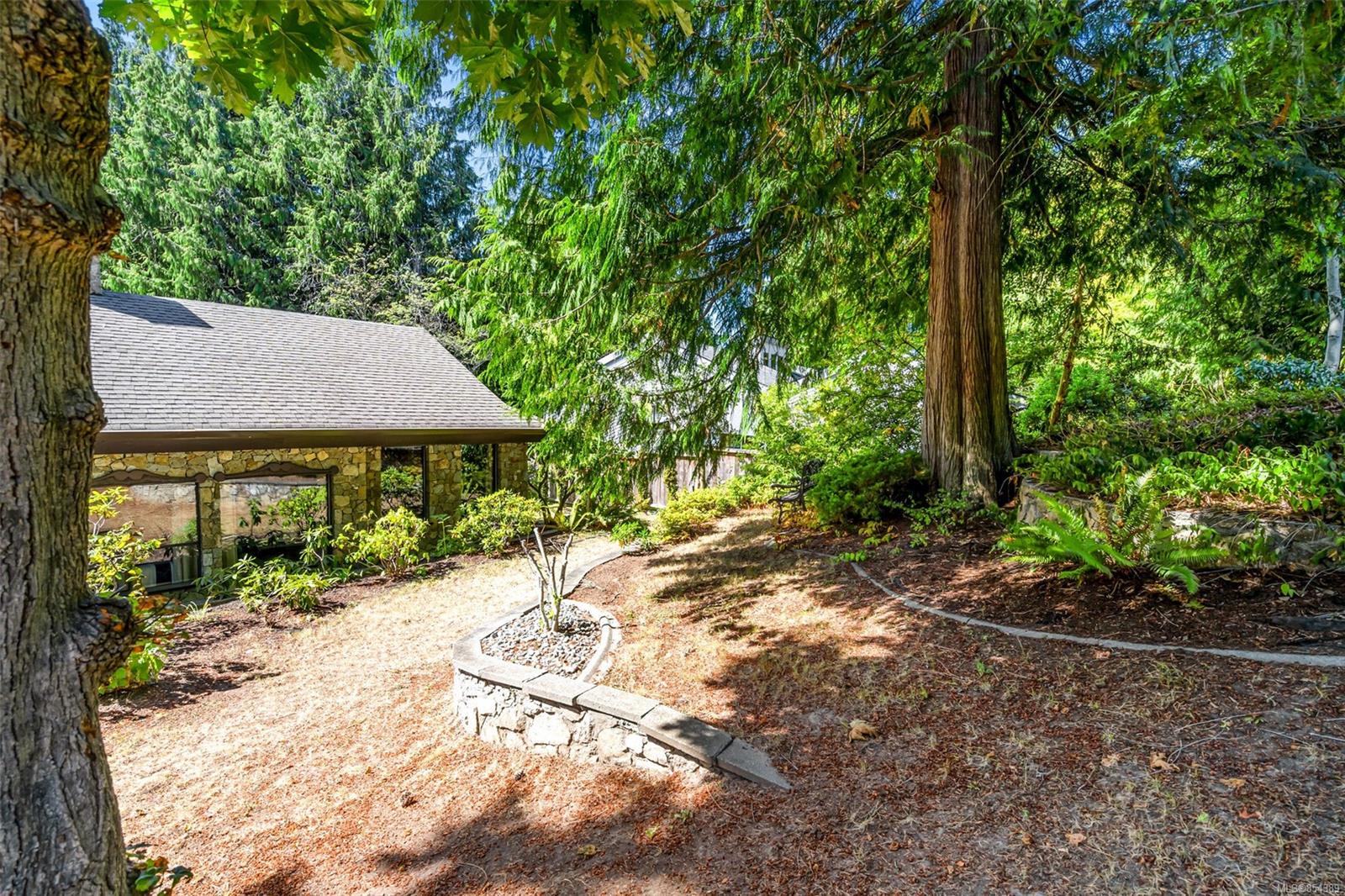 1679 Stuart Park Terrace, North Saanich, BC, V8L 4N4 854389