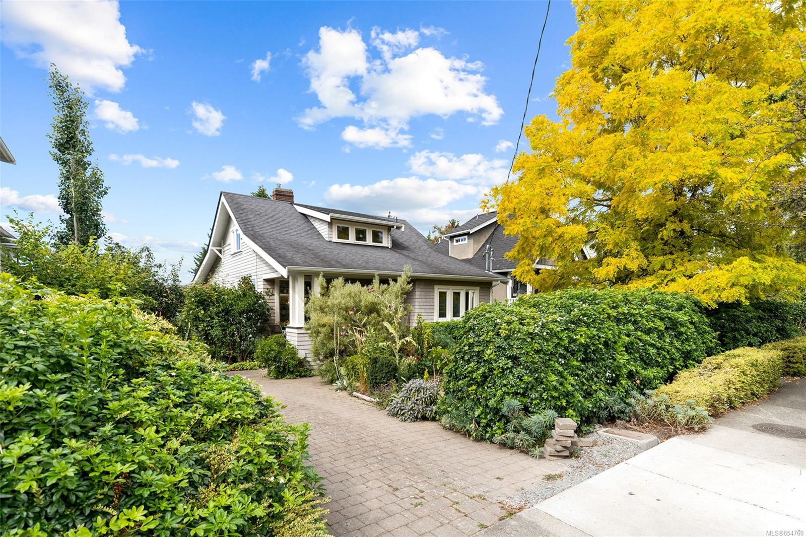 2728 Blackwood Street, Victoria, BC, V8T 3W5 854760 Bobby Sparrow