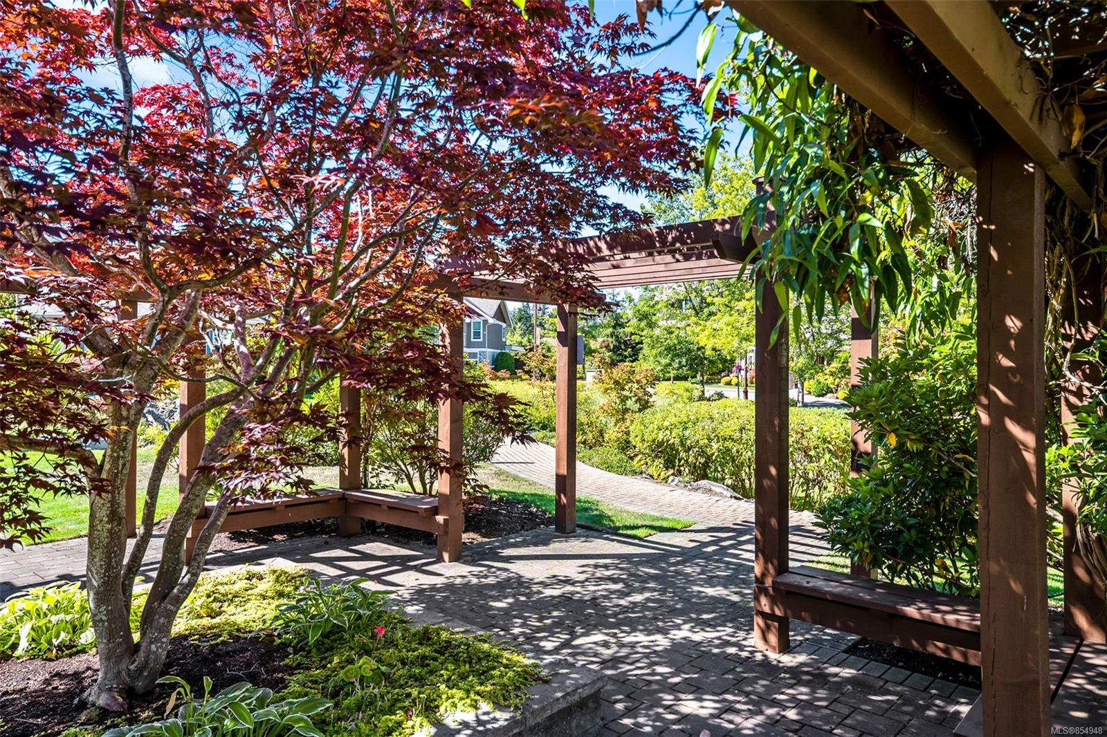 304 537 Heatherdale Lane, Saanich, BC, V8Z 0A4 854948 Victoria