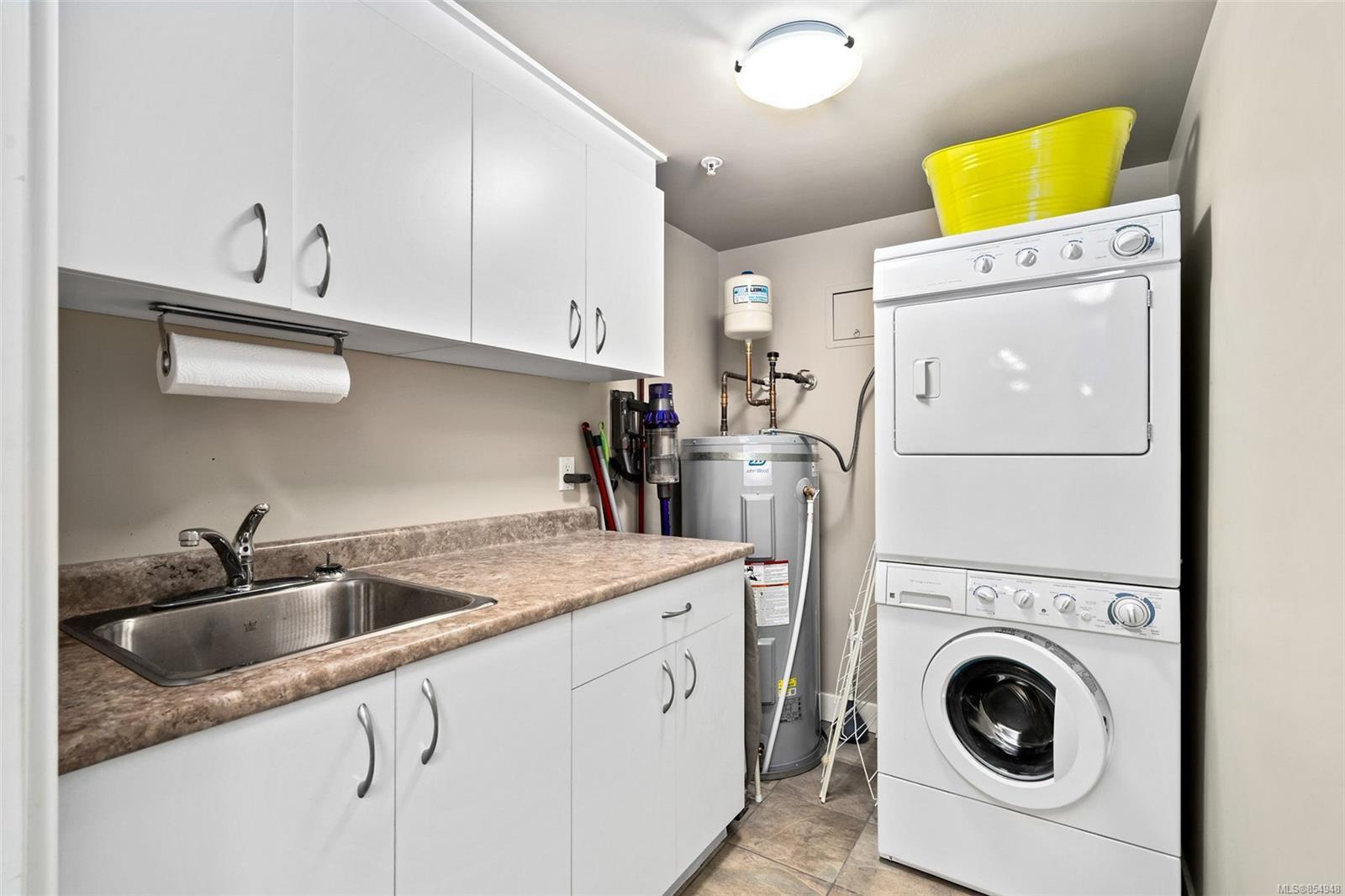 304 537 Heatherdale Lane, Saanich, BC, V8Z 0A4 854948 Victoria