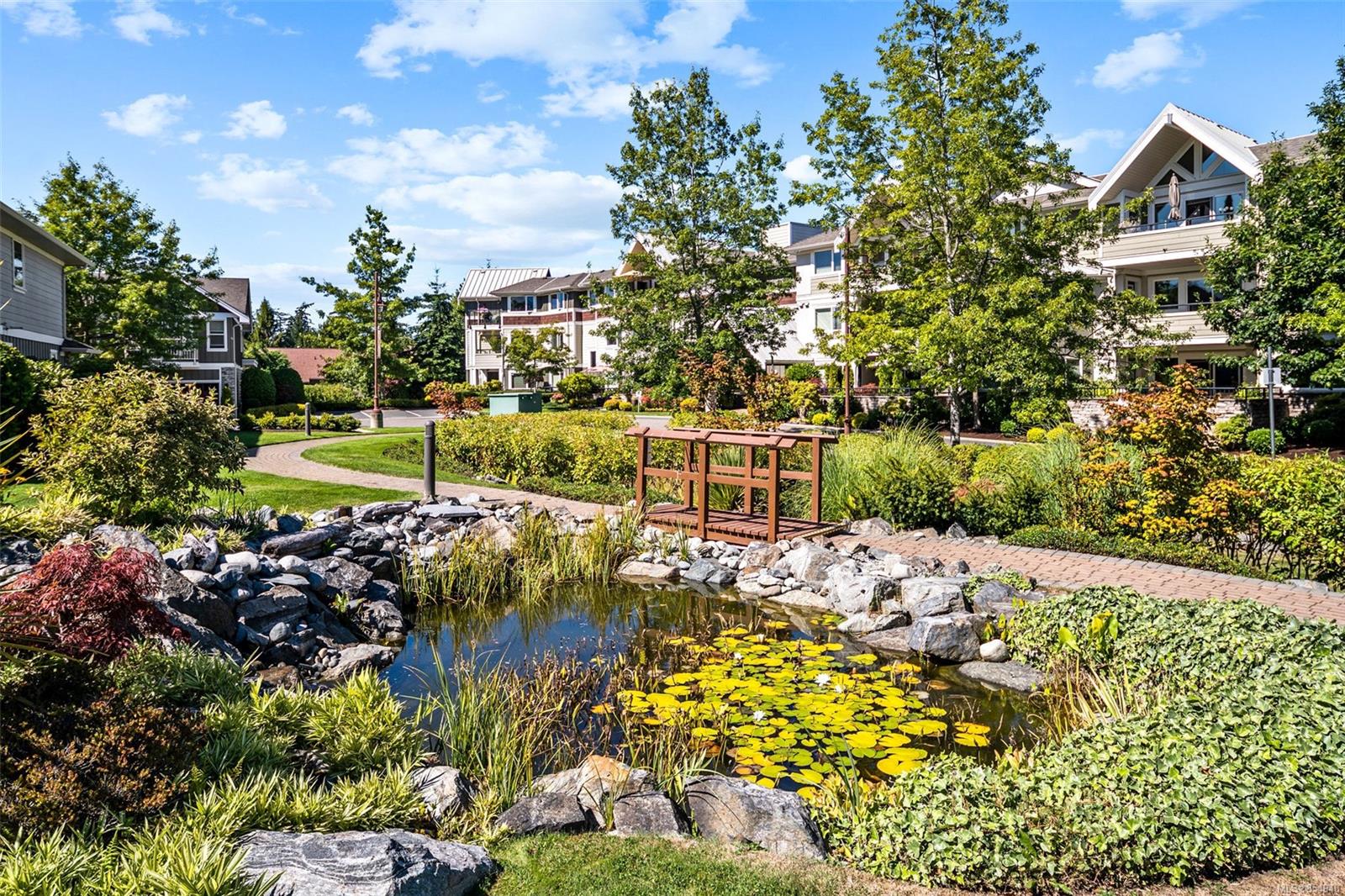 304 537 Heatherdale Lane, Saanich, BC, V8Z 0A4 854948 Victoria