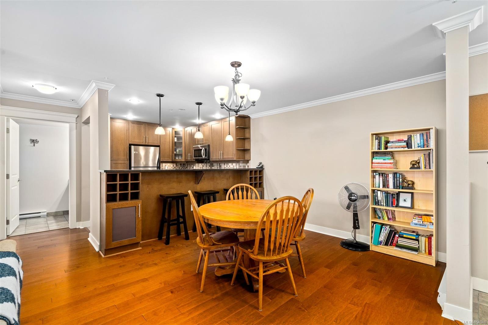 304 537 Heatherdale Lane, Saanich, BC, V8Z 0A4 854948 Victoria