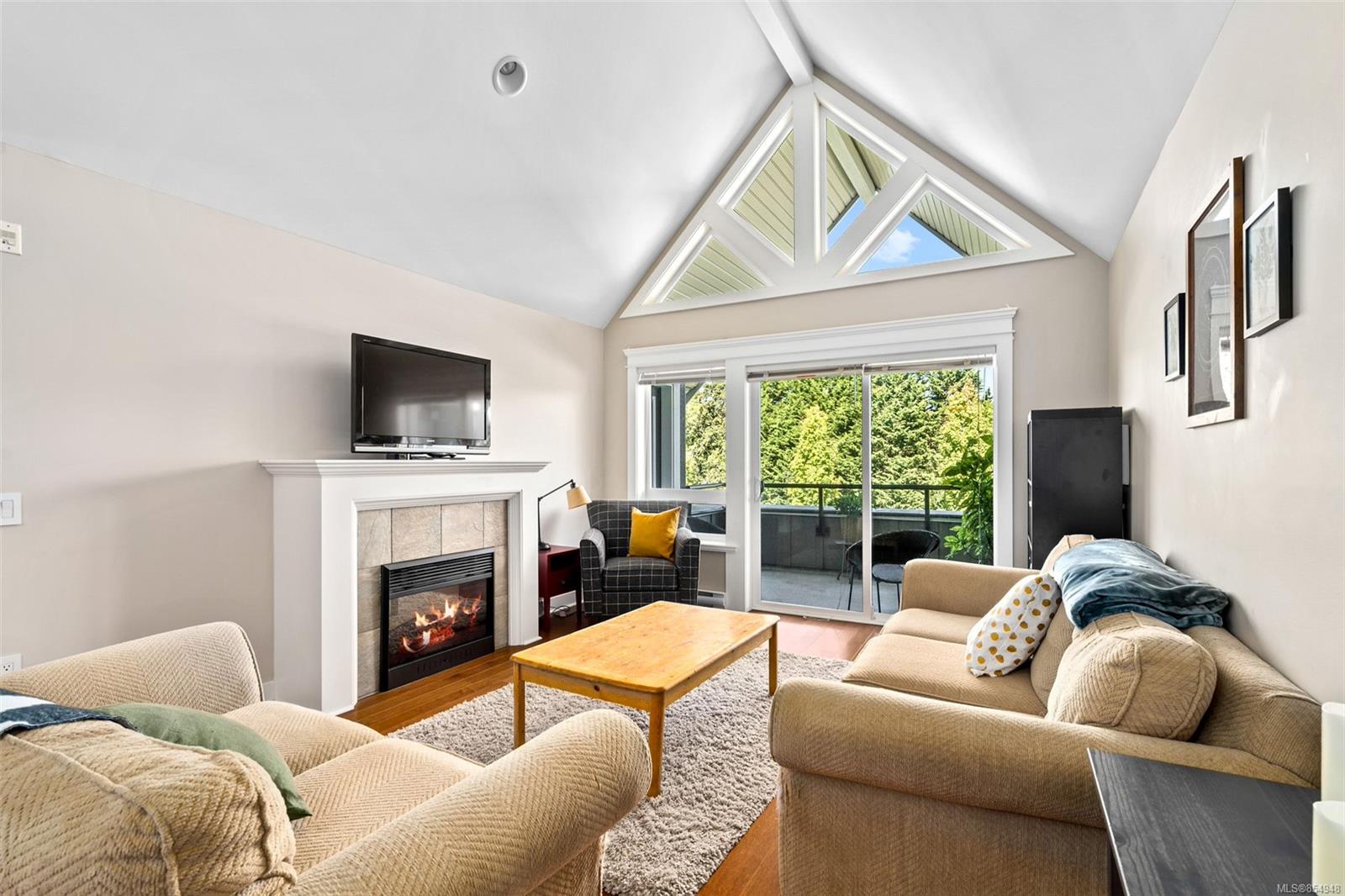 304 537 Heatherdale Lane, Saanich, BC, V8Z 0A4 854948 Victoria