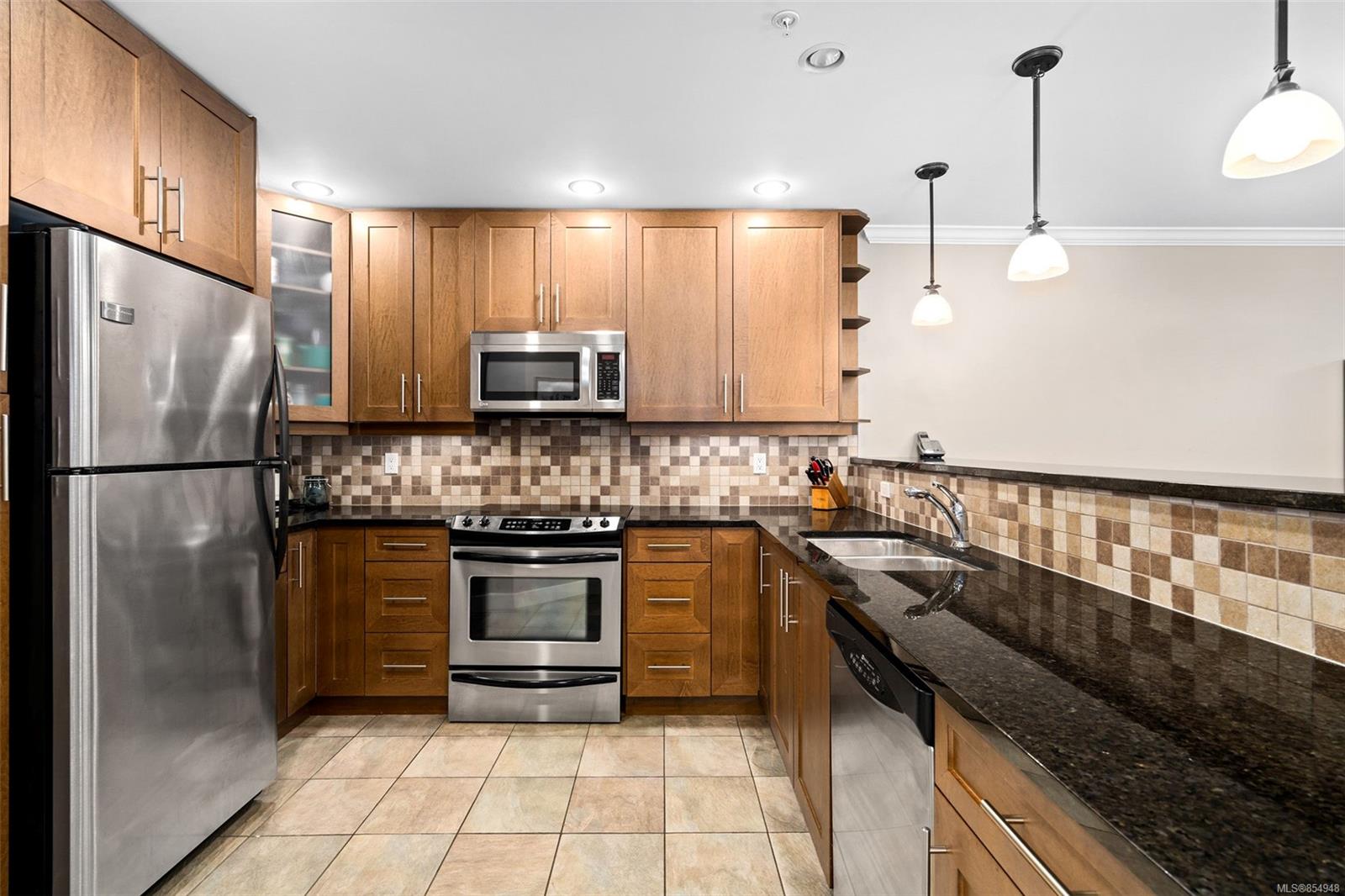 304 537 Heatherdale Lane, Saanich, BC, V8Z 0A4 854948 Victoria