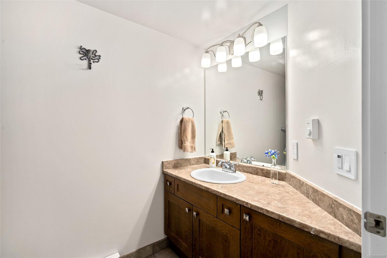 304 537 Heatherdale Lane, Saanich, BC, V8Z 0A4 854948 Victoria