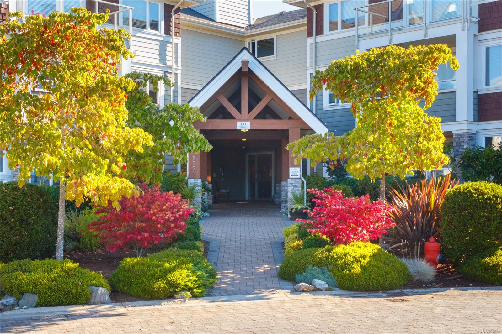 302 535 Heatherdale Lane, Saanich, BC, V8Z 0A4 854998 Dane