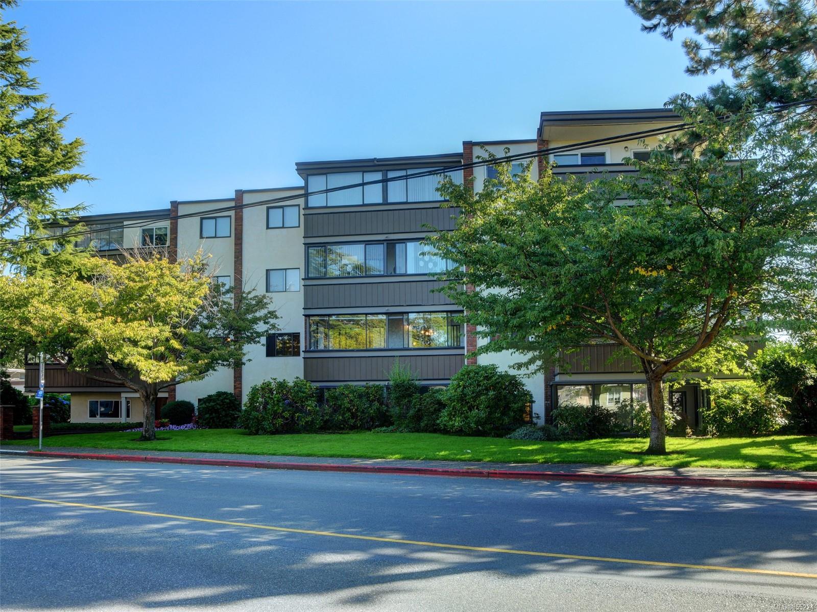 203 2535 Cadboro Bay Road, Oak Bay, BC, V8R 5J1 855224 Miles Takacs