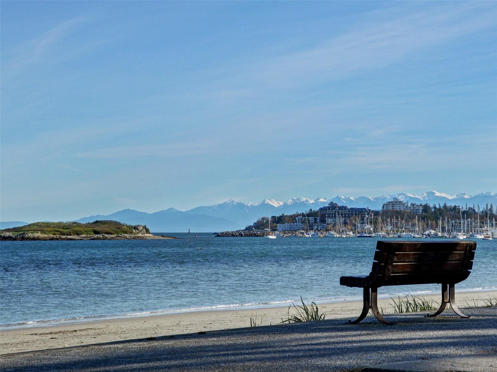 203 2535 Cadboro Bay Road, Oak Bay, BC, V8R 5J1 855224 Miles Takacs