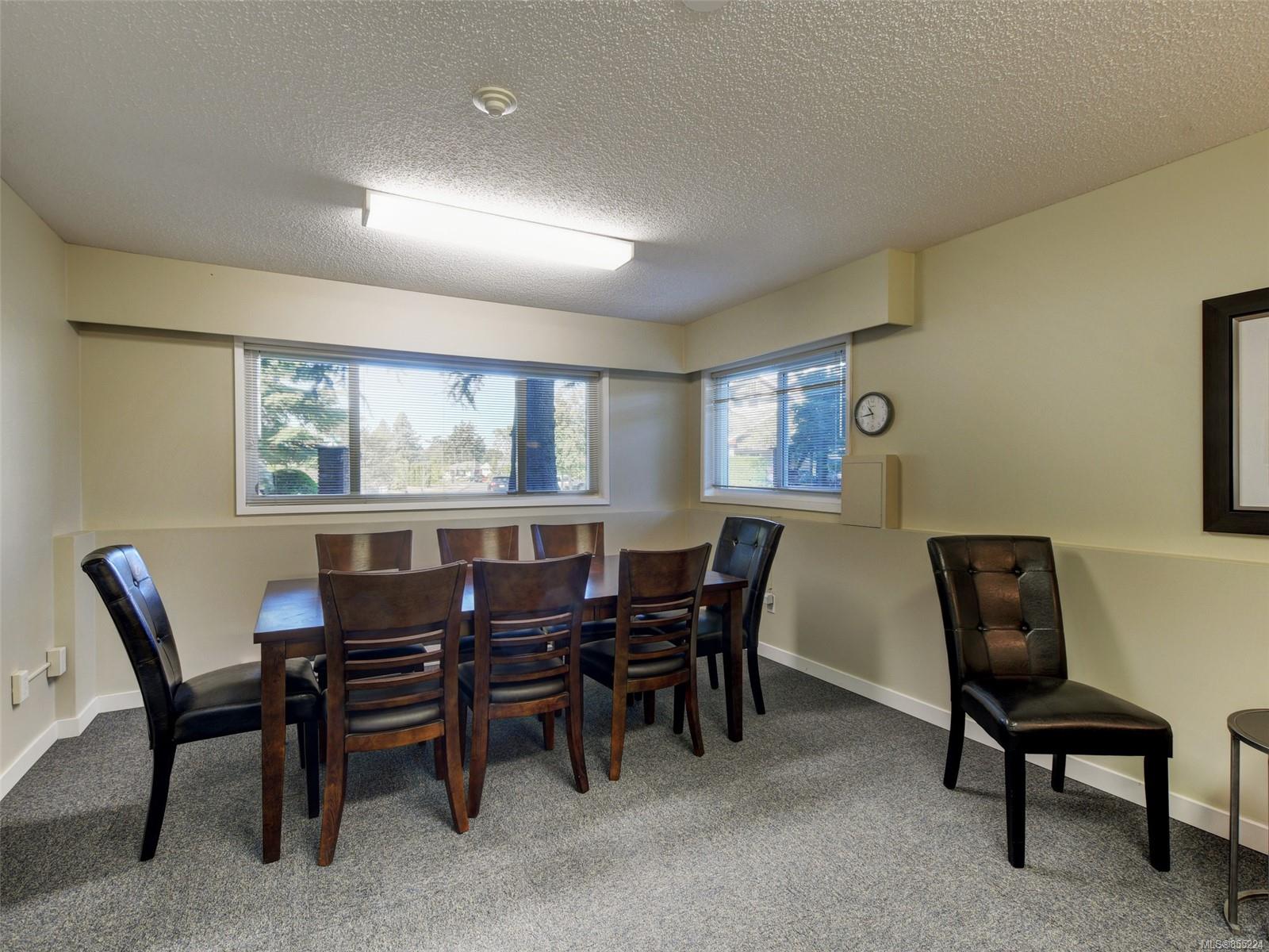 203 2535 Cadboro Bay Road, Oak Bay, BC, V8R 5J1 855224 Miles Takacs