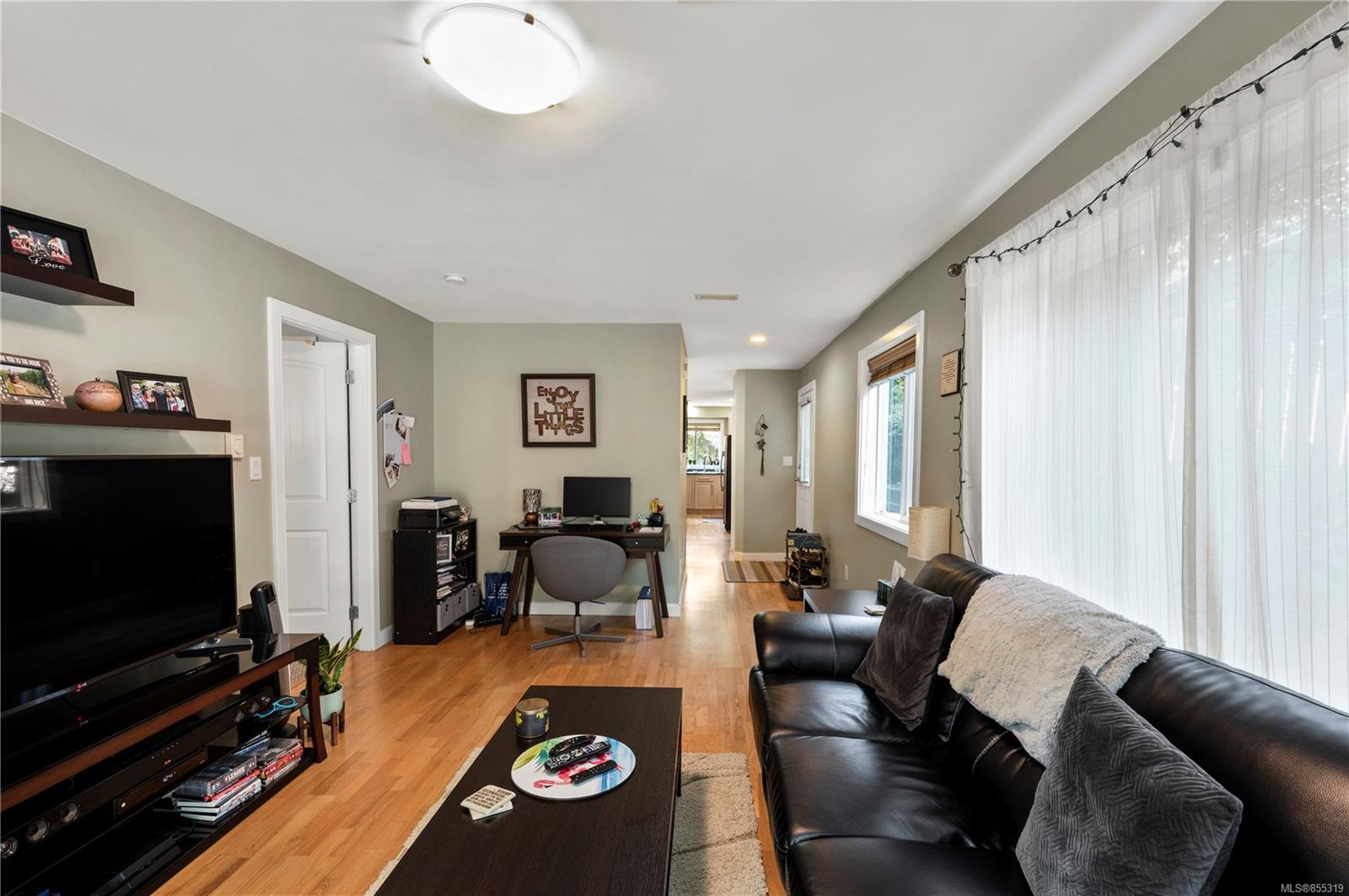 305 St. Charles Street, Victoria, BC, V8S 3N1 855319 Gower Smith