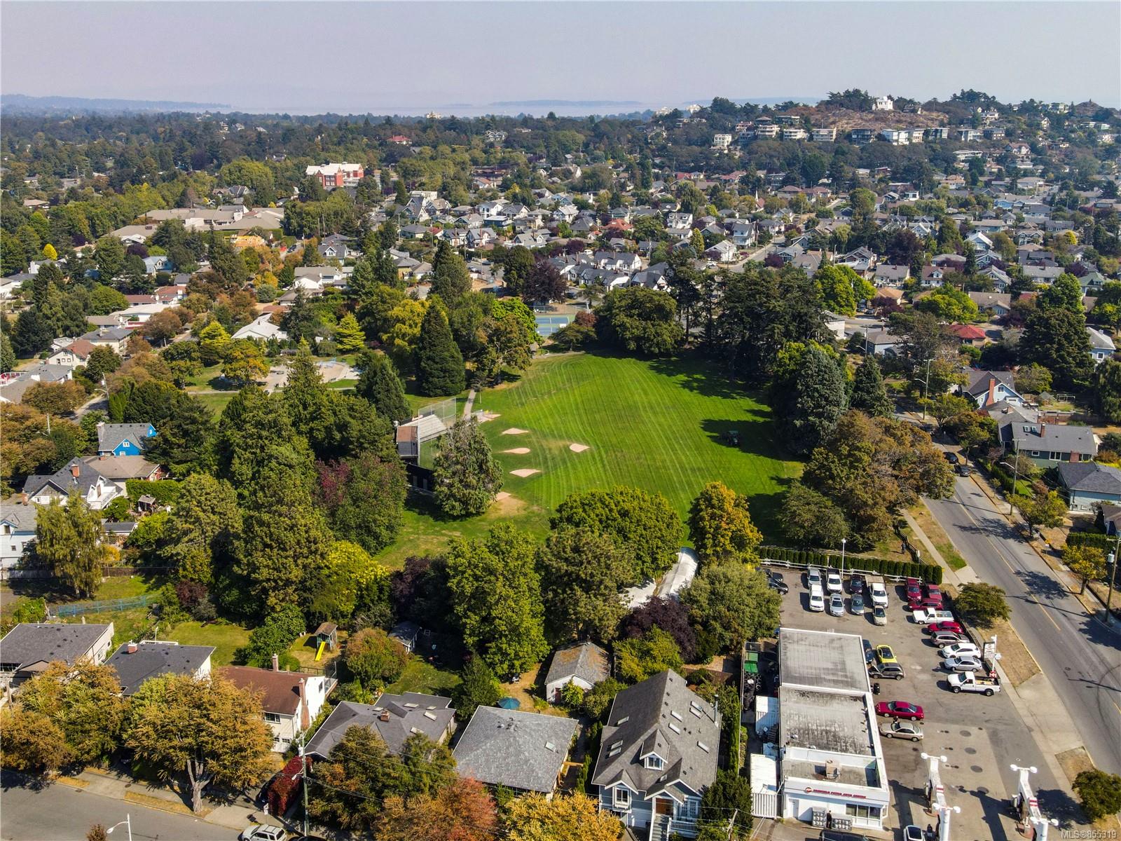 305 St. Charles Street, Victoria, BC, V8S 3N1 855319 Gower Smith