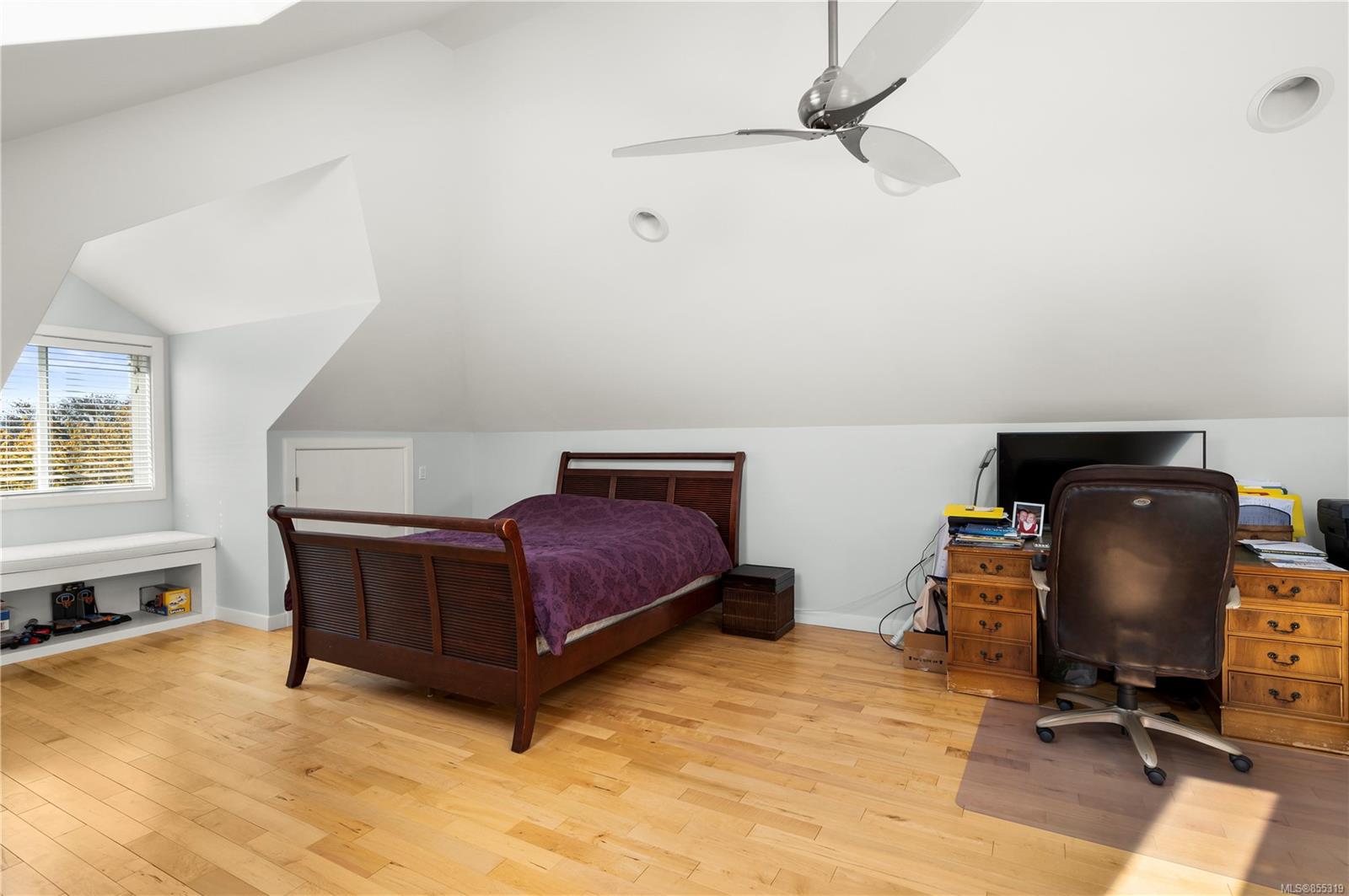 305 St. Charles Street, Victoria, BC, V8S 3N1 855319 Gower Smith