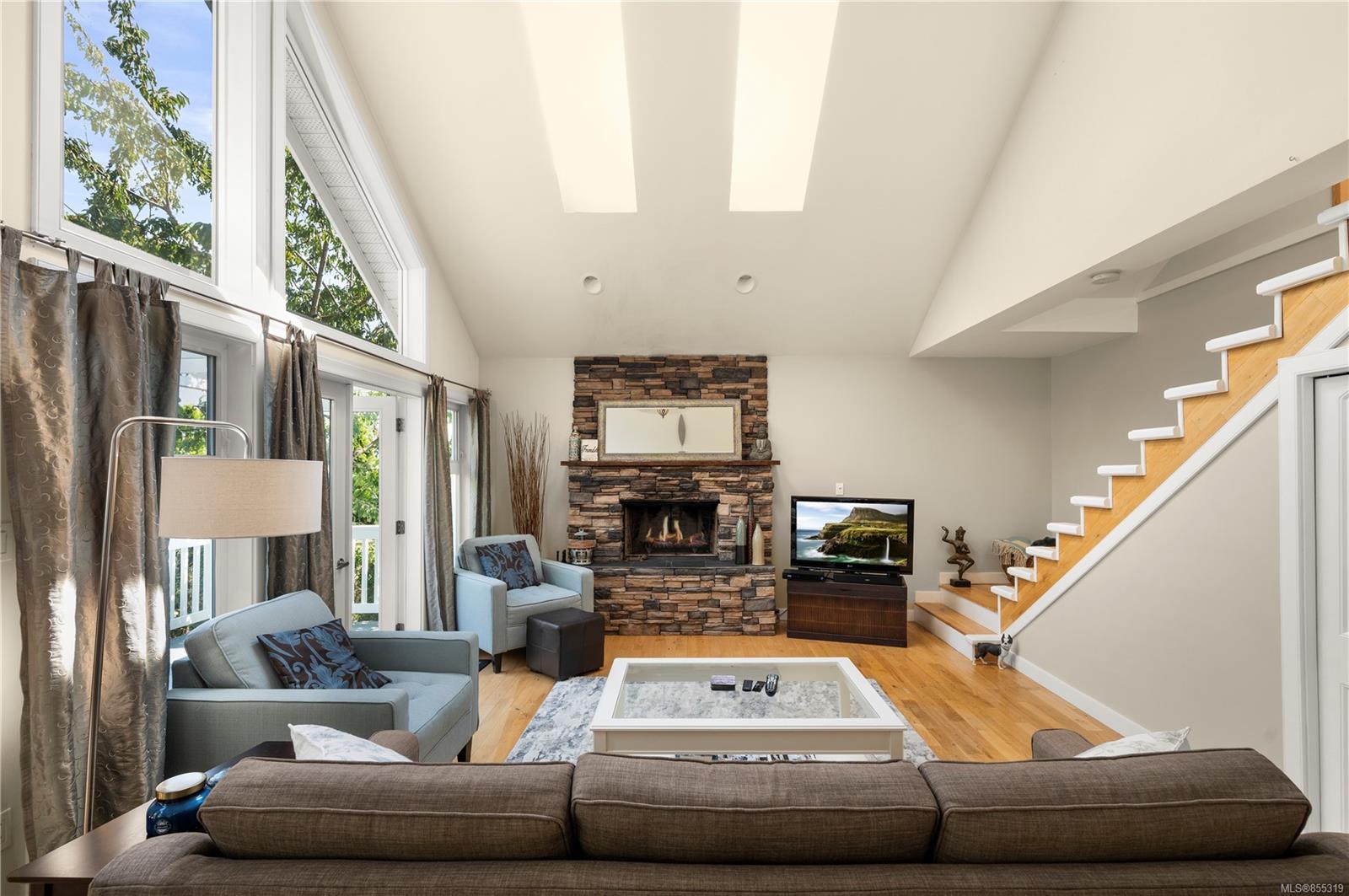 305 St. Charles St, Victoria, BC, CA 855319 Gower Smith Real Estate