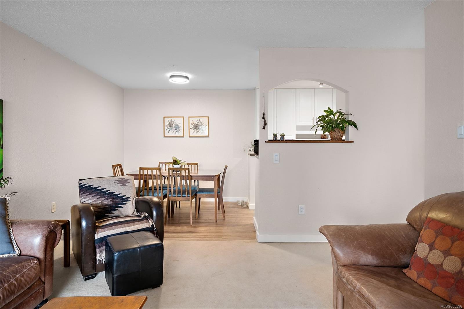 308 1060 Linden Avenue, Victoria, BC, V8V 2H4 855396 Bobby Sparrow