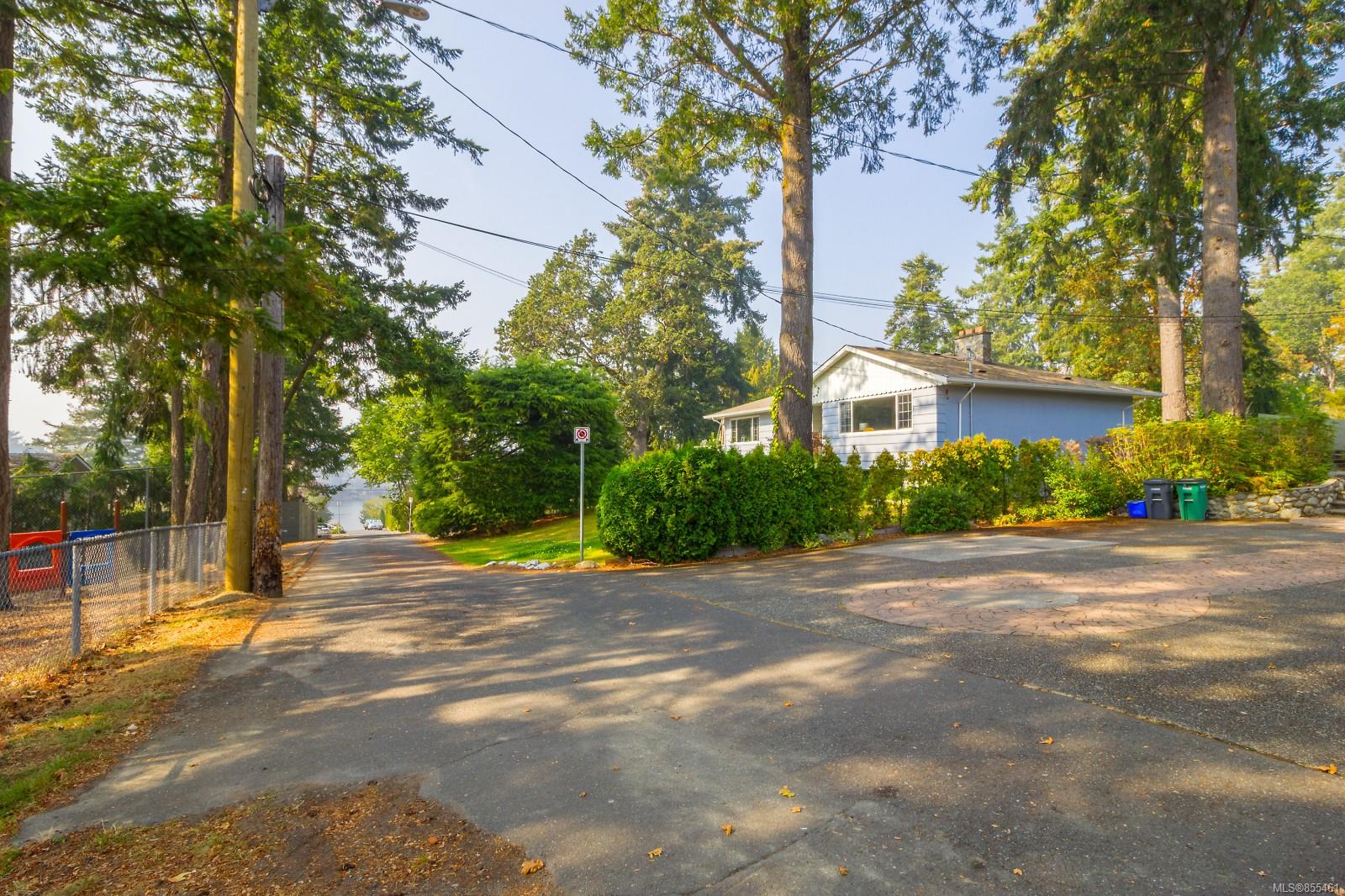 1012 Dunkirk Lane, Saanich, BC, V9A 2H5 855461 The House Selling Group