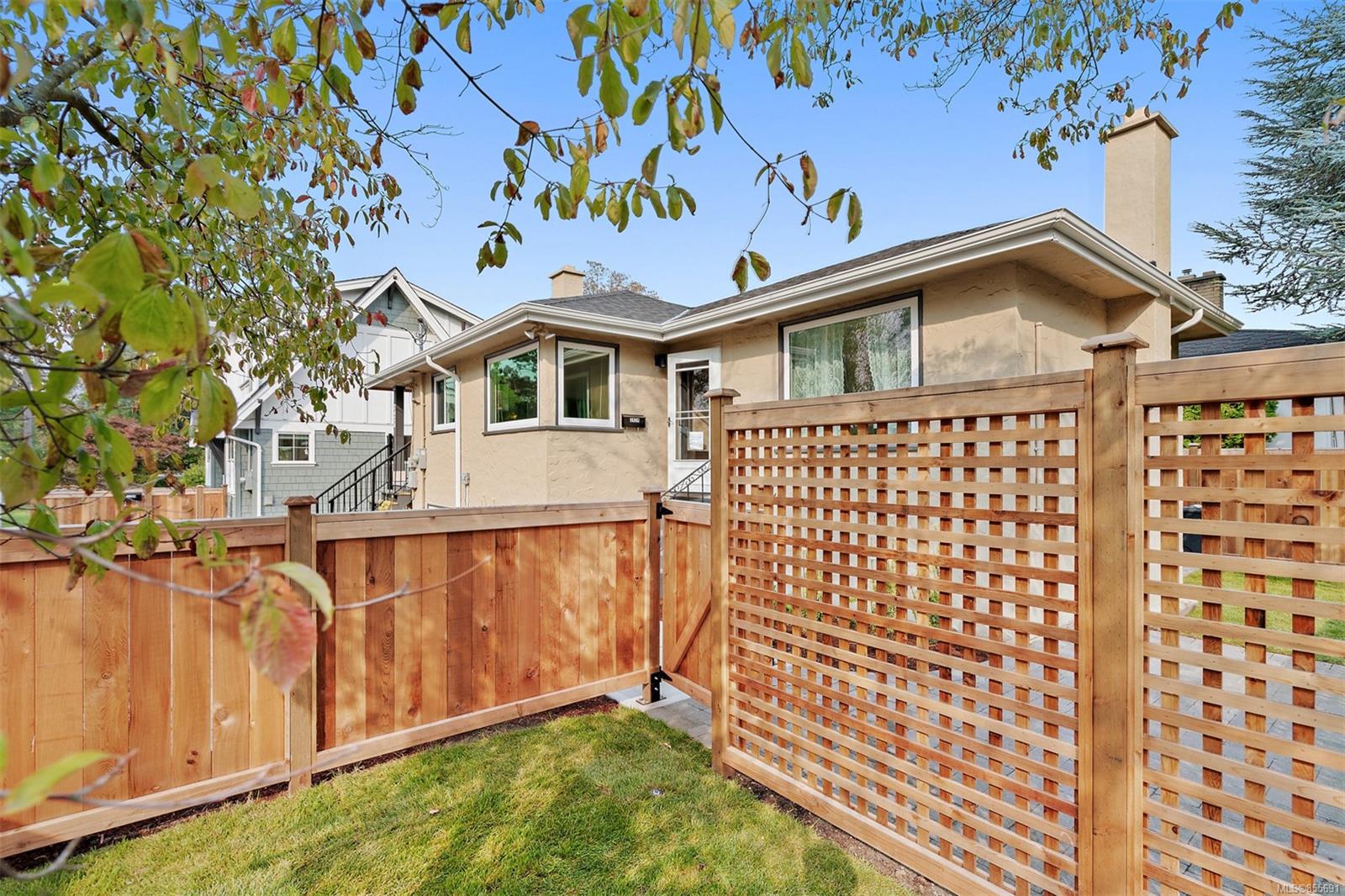 2424 Richmond Road, Victoria, BC, V8R 4S3 855691 Marten Homes Real