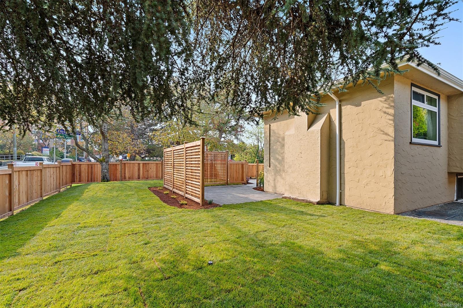 2424 Richmond Road, Victoria, BC, V8R 4S3 855691 Marten Homes Real