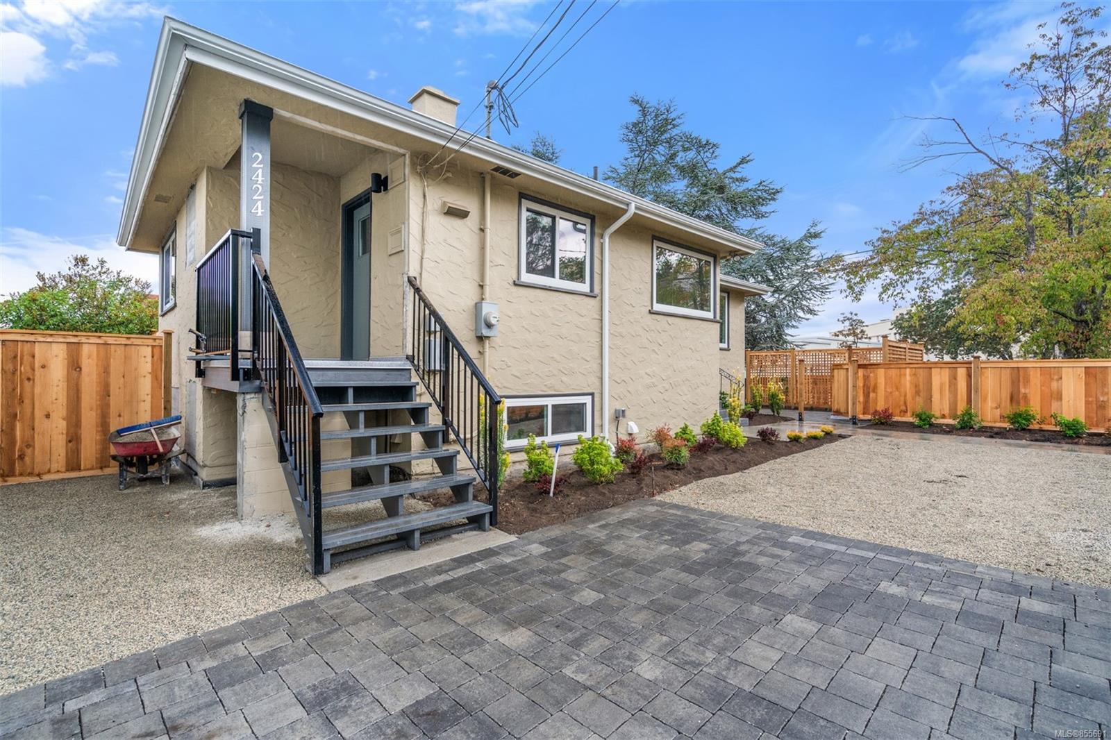 2424 Richmond Road, Victoria, BC, V8R 4S3 855691 Marten Homes Real