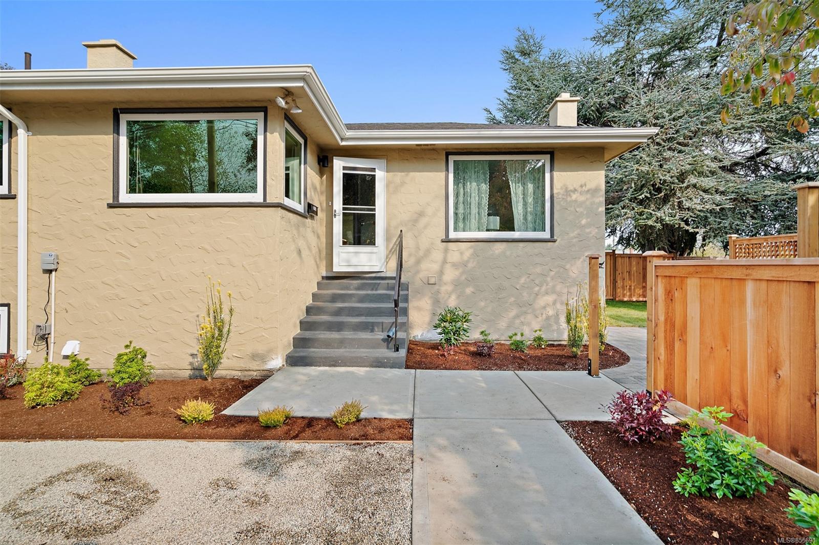 2424 Richmond Road, Victoria, BC, V8R 4S3 855691 Marten Homes Real