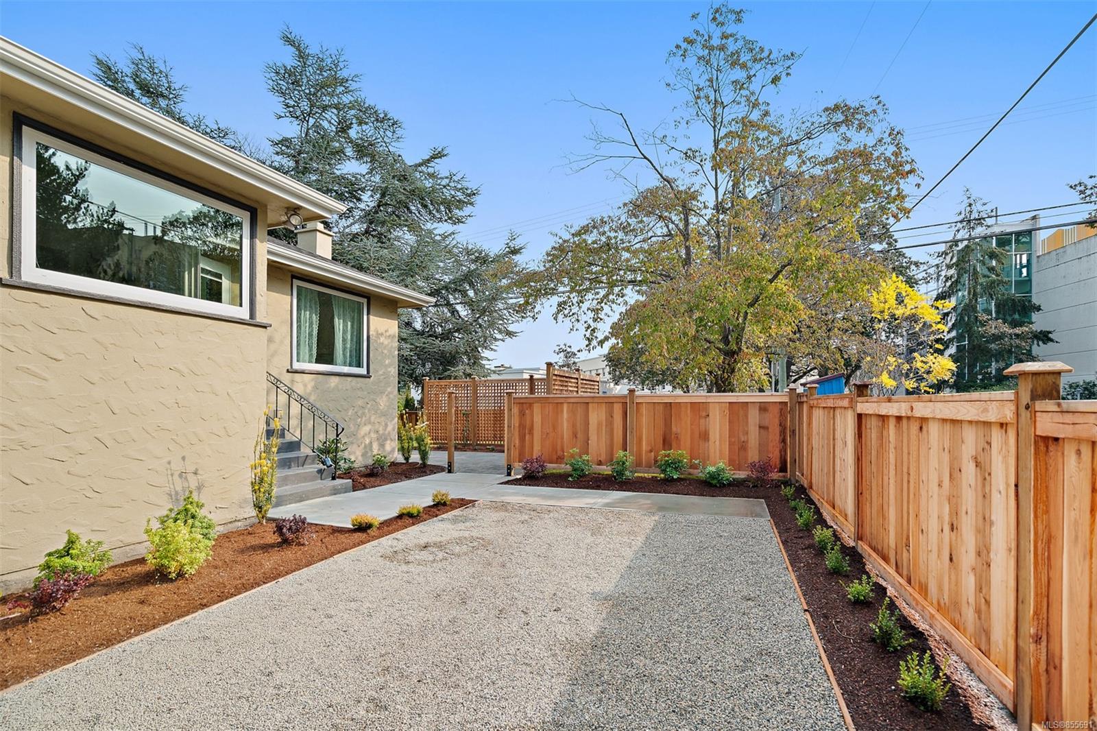 2424 Richmond Road, Victoria, BC, V8R 4S3 855691 Marten Homes Real