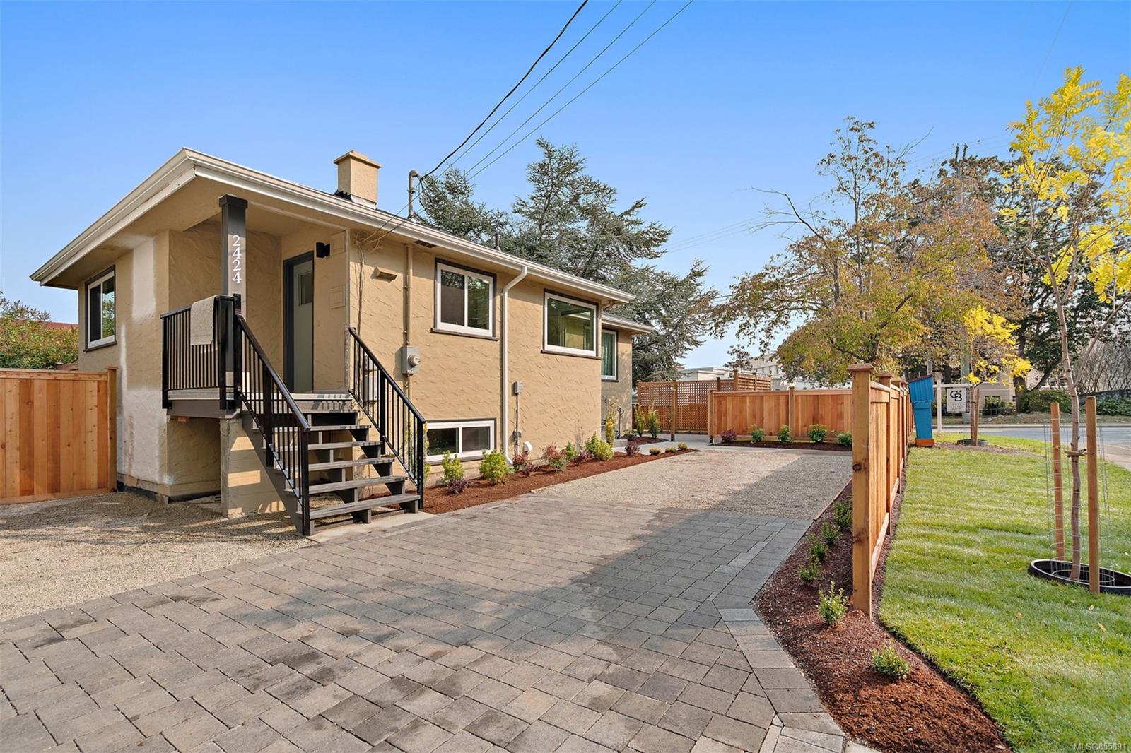 2424 Richmond Road, Victoria, BC, V8R 4S3 855691 Marten Homes Real