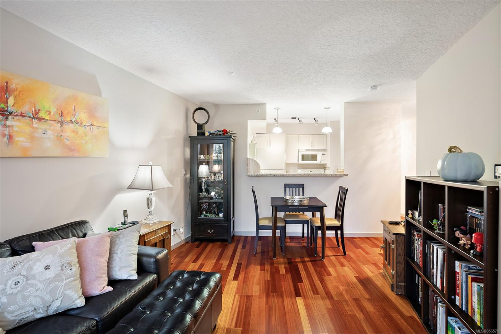 501 827 Fairfield Road, Victoria, BC, V8V 5B2 856571 Marten Homes