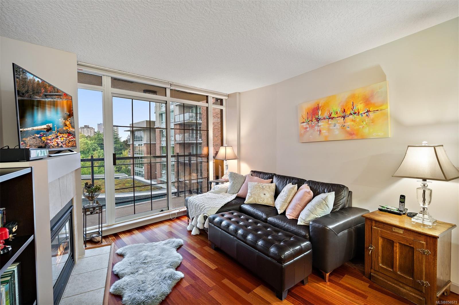 501 827 Fairfield Road, Victoria, BC, V8V 5B2 856571 Marten Homes