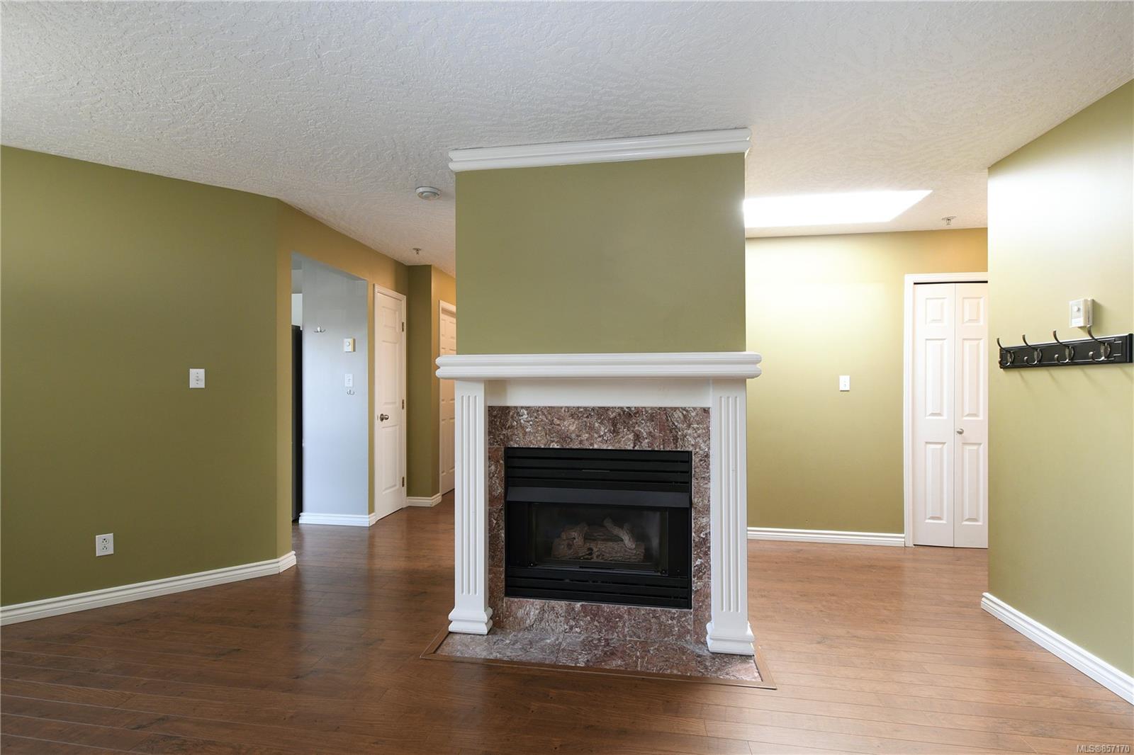 408 689 Bay Street, Victoria, BC, V8T 5H9 857170 Victoria Real