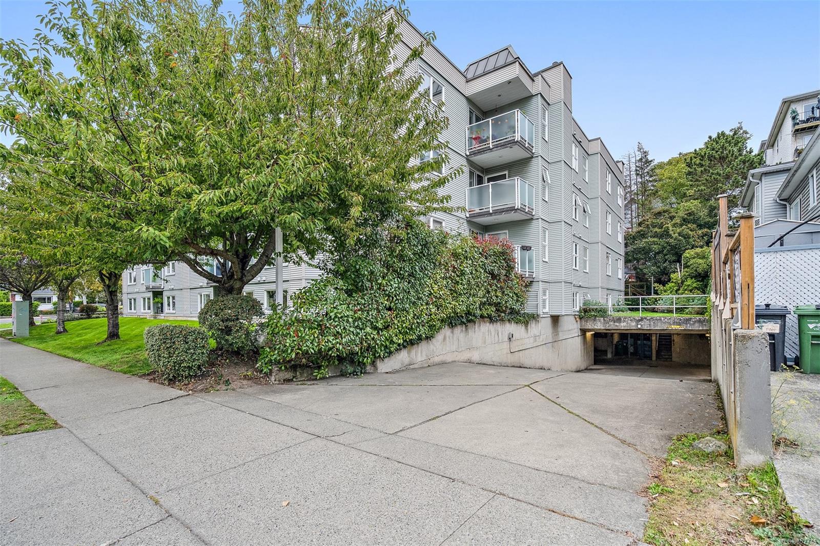 301 1201 Hillside Avenue, Victoria, BC, V8T 2B1 857746 Marten