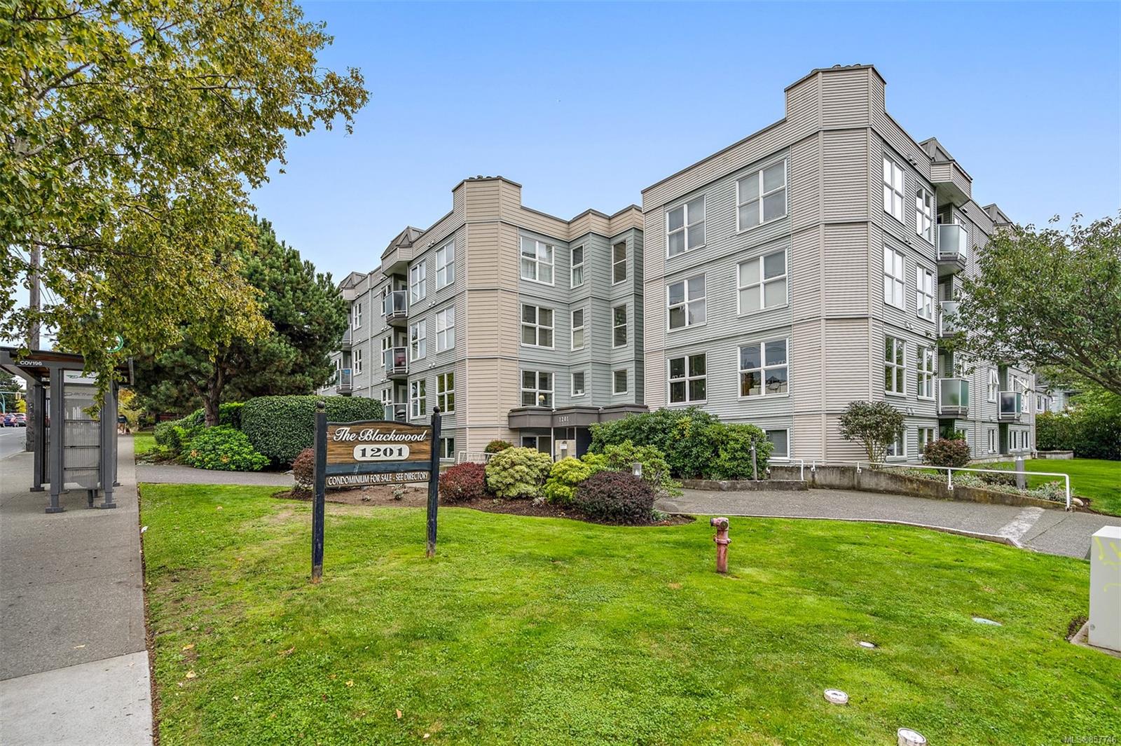 301 1201 Hillside Avenue, Victoria, BC, V8T 2B1 857746 Marten