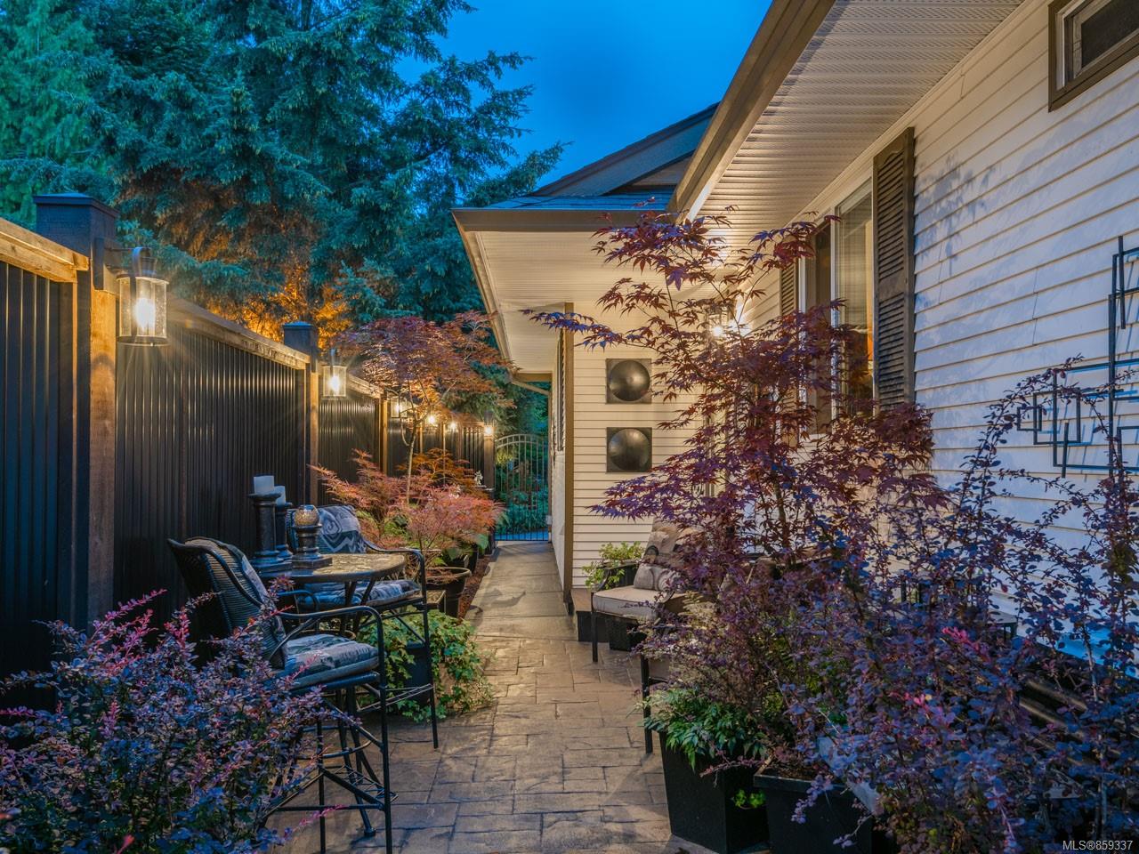 4941 Coventry Lane, Ladysmith, BC, V9G 1J7 859337 Carol Warkentin