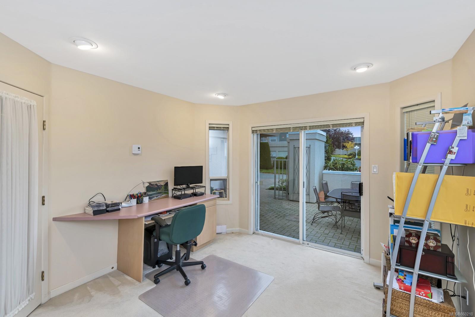 16 881 Nicholson Street, Saanich, BC, V8X 5C5 860210 The House