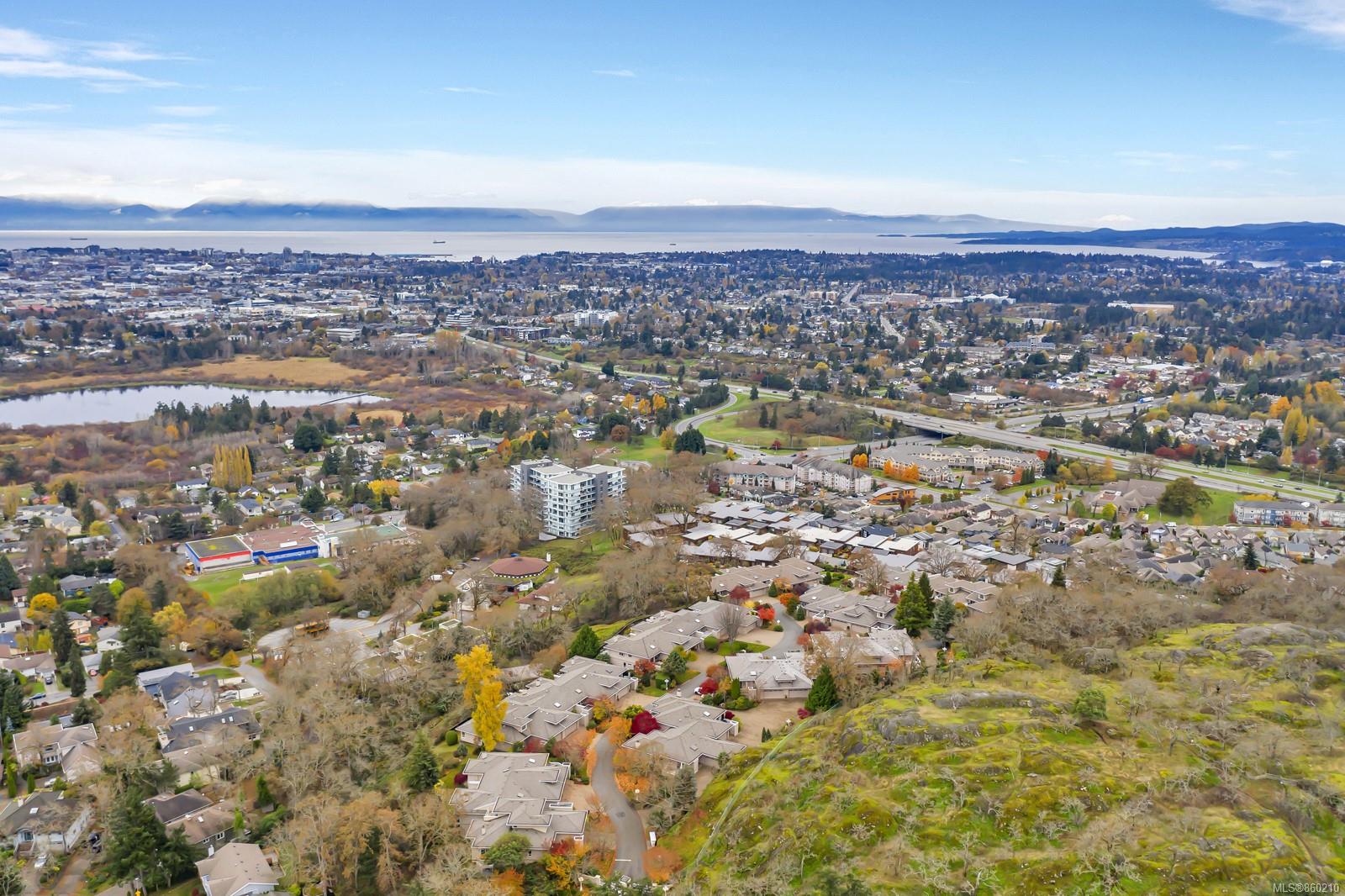 16 881 Nicholson Street, Saanich, BC, V8X 5C5 860210 The House