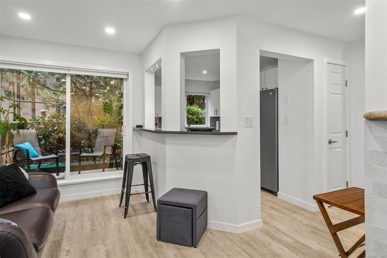 101 649 Bay Street, Victoria, BC, V8T 5H8 861805 Gower Smith Real